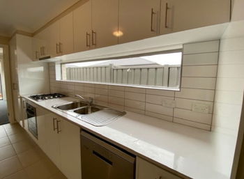 Image 3 for 6 Keynes Pl, Strathtulloh  VIC  3338