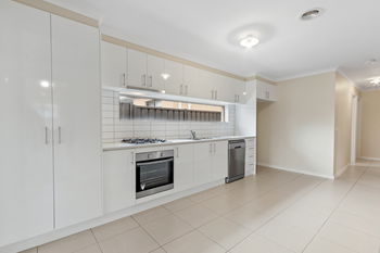 Image 4 for 6 Keynes Pl, Strathtulloh  VIC  3338