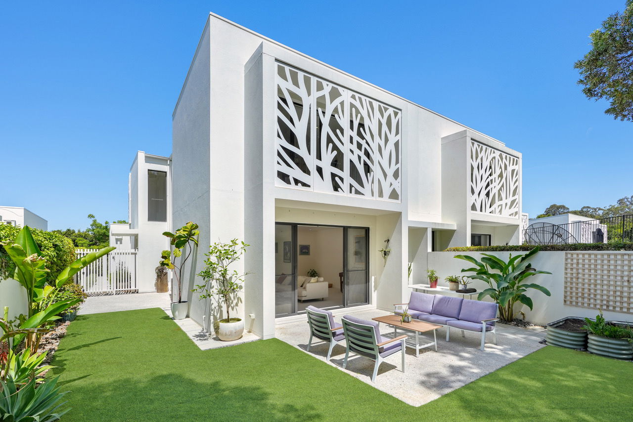 Main listing image for 10016 Boulevarde La, Benowa  QLD  4217