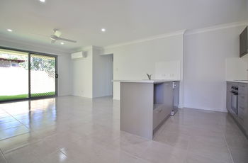 Image 3 for 2/14a Roma Street, SCARBOROUGH  QLD  4020