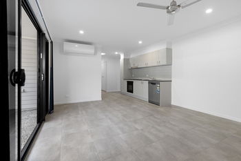 Image 3 for 2/12 Brooklyn Cl, Park Ridge  QLD  4125