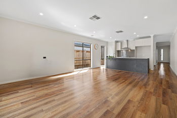 Image 4 for 63 Thoroughbred Dr, Clyde North  VIC  3978