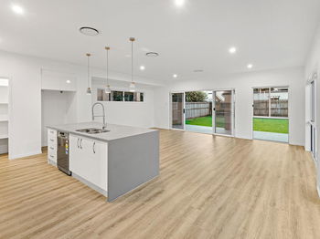 Image 5 for 16 Armstrong Rd, Cannon Hill  QLD  4170