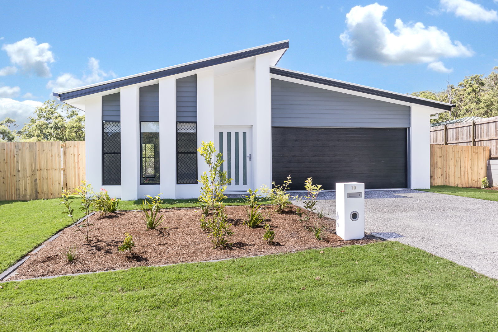 Main listing image for 10 Spicers Cct, Yarrabilba  QLD  4207