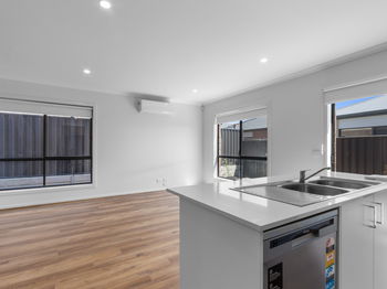 Image 5 for 70 Bourn Cct, Sunbury  VIC  3429