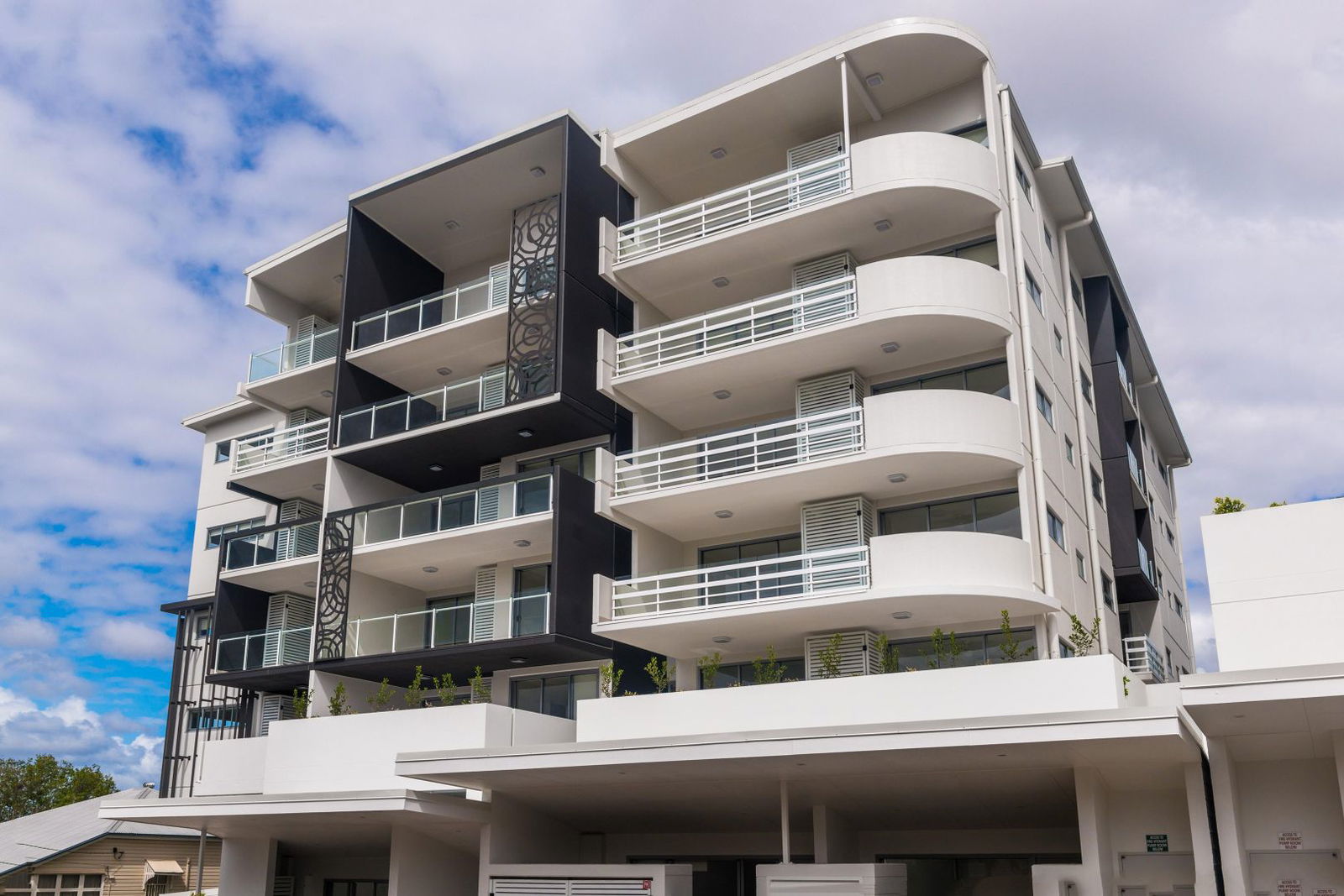 Main listing image for 305/19 Isedale St, Wooloowin  QLD  4030