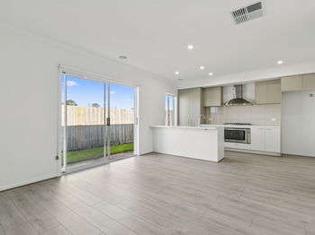 Image 4 for 27 Vizzini St, Cranbourne East  VIC  3977