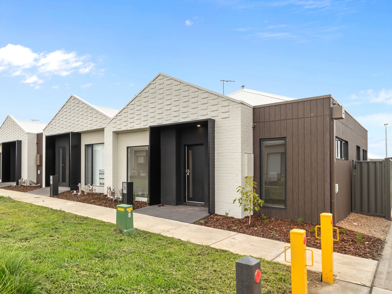 Main listing image for 11 Zamia Walk, Mickleham  VIC  3064