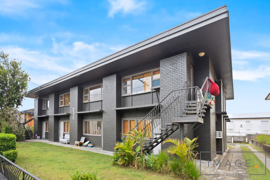 Main listing image for 2/230 Cavendish Rd, Coorparoo  QLD  4151