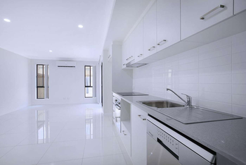 Image 5 for 2/14 Ludwig St, Leichhardt  QLD  4305