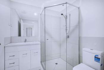 Image 6 for 2/14 Ludwig St, Leichhardt  QLD  4305