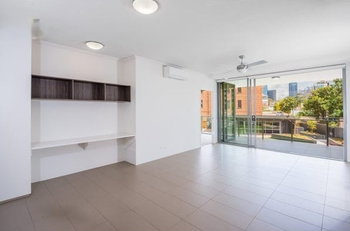 Image 3 for 210/50 Connor Street, Kangaroo Point  QLD  4169