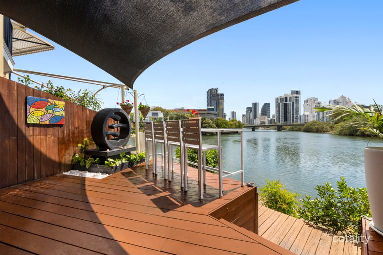 Main listing image for 6/27-29 Surfers Ave, Mermaid Waters  QLD  4218