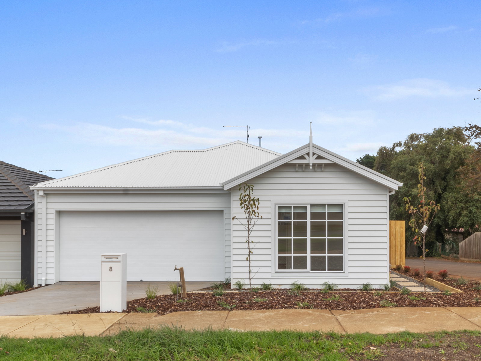 Main listing image for 8 Longwarry Rd, Drouin  VIC  3818