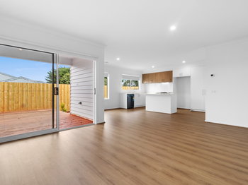 Image 3 for 8 Longwarry Rd, Drouin  VIC  3818