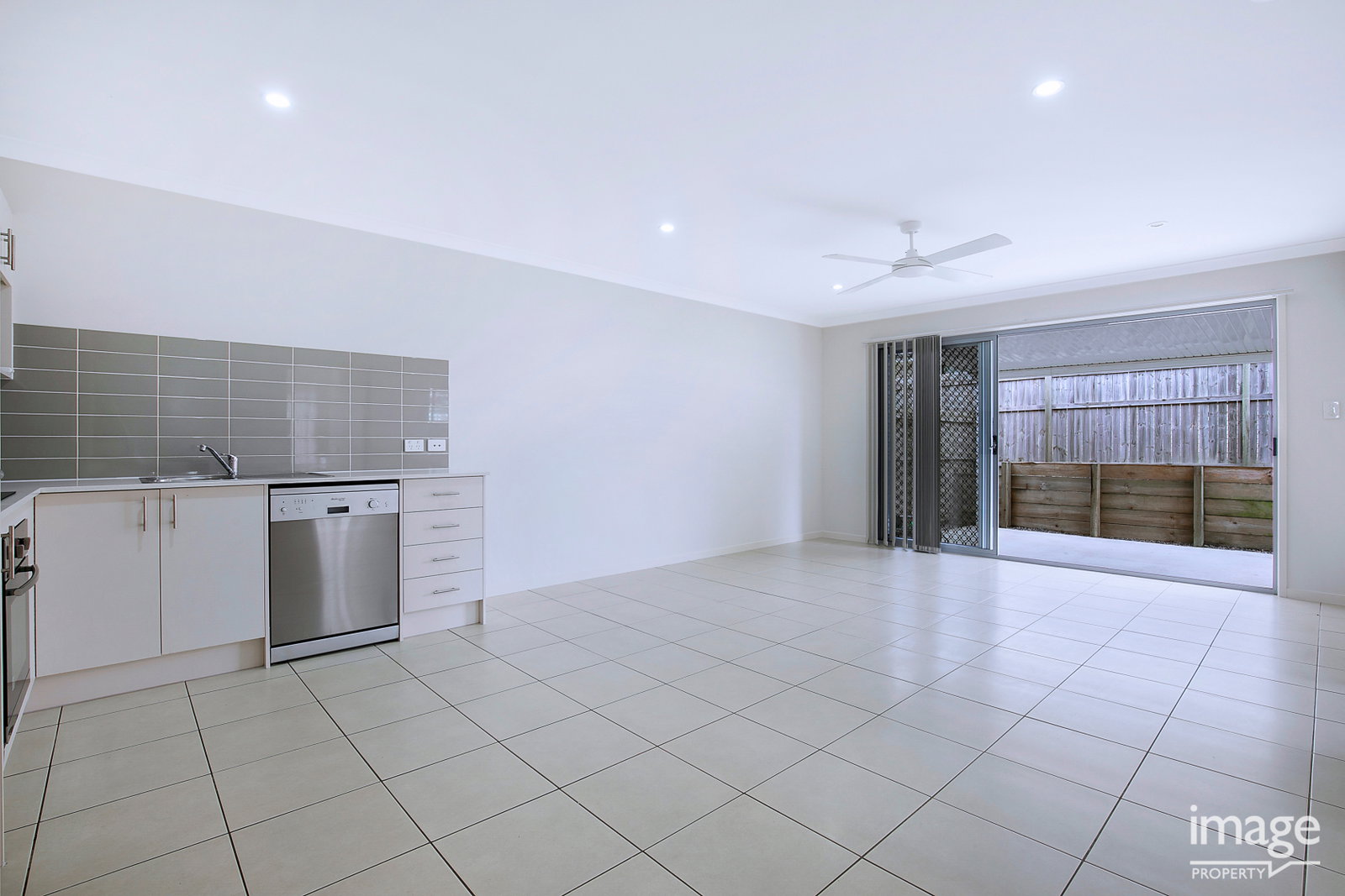 2/58-60 Feather Ct, Morayfield, QLD, 4506, Morayfield - Thumbnail 3