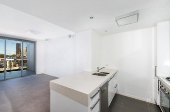 Image 3 for 103/159 Logan Rd, Woolloongabba  QLD  4102