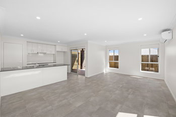 Image 3 for 16 Chervil Dr, Greenbank  QLD  4124
