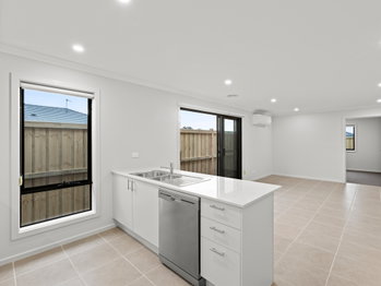 Image 4 for 23 Elbert St, Charlemont  VIC  3217