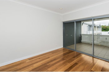 Image 3 for 1/66 Overend St, Norman Park  QLD  4170