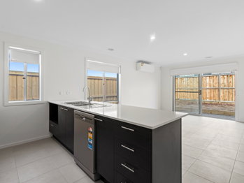 Image 3 for 3 Ashfield Dr, Charlemont  VIC  3217