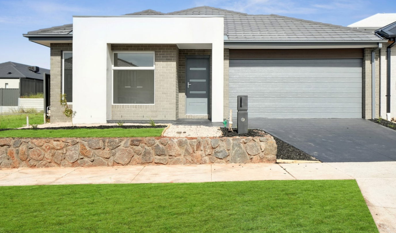 Main listing image for 33 Tekapo St, Truganina  VIC  3029