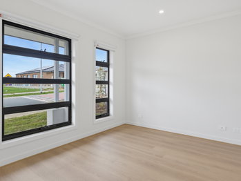 Image 3 for 38 Somerford Dr, Clyde North  VIC  3978