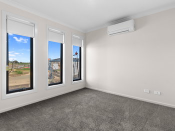 Image 5 for 15 Galanthus St, Charlemont  VIC  3217