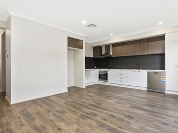 Image 3 for 7 Rosebank Walk, Thornhill Park  VIC  3335