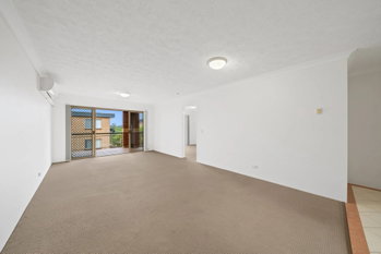 Image 3 for 4/52 Kitchener St, Coorparoo  QLD  4151