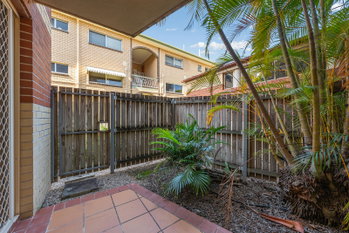 Image 6 for 2/52 Kitchener St, Coorparoo  QLD  4151
