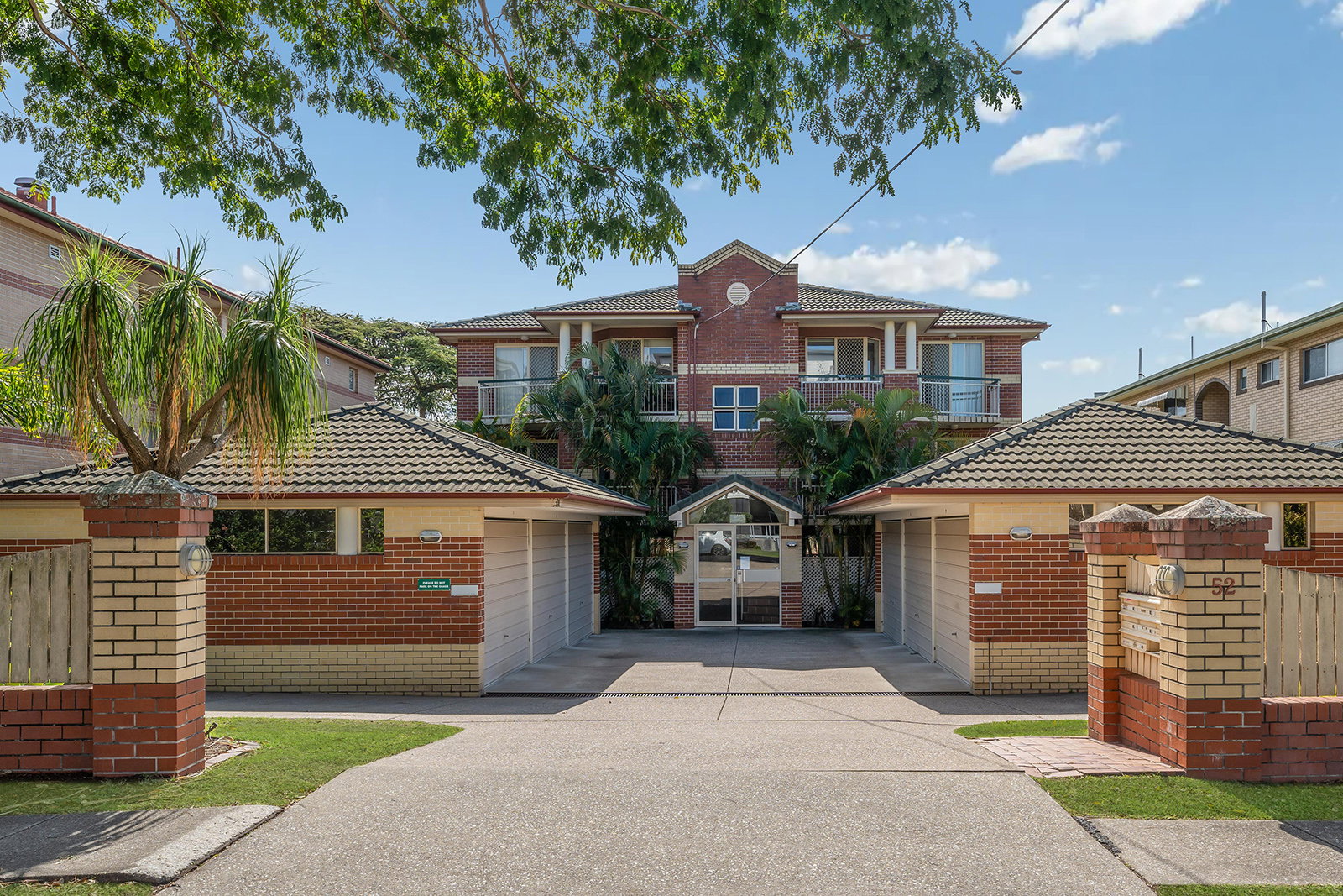 Main listing image for 2/52 Kitchener St, Coorparoo  QLD  4151