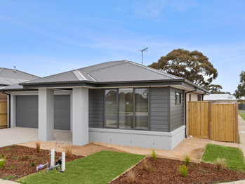 Image 3 for 11 Rotunno Dr, Charlemont  VIC  3217